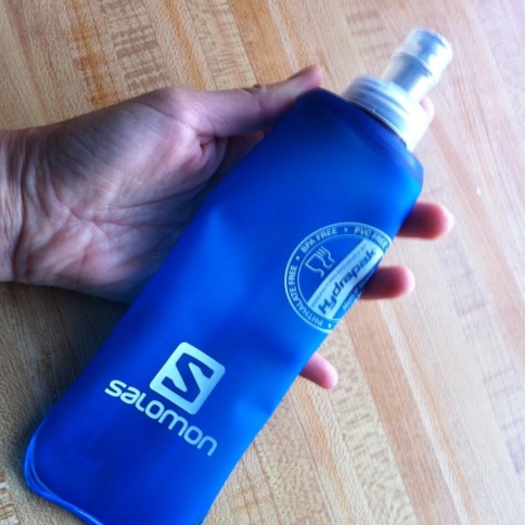 The Salomon soft flask is made from silicone and has a bit valve.